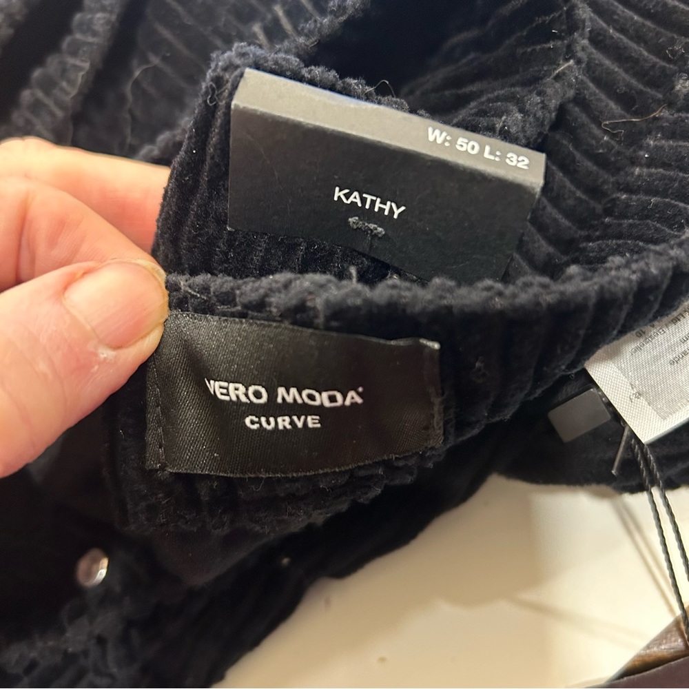 Vero Moda Curve Wide Leg Pants Sz.18  Black Wide Wale Corduroy Snaps Pockets NWT - Picture 2 of 15